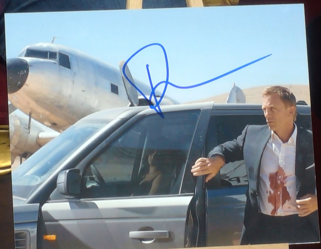 200209 200209 - Daniel Craig as James Bond Mounted Photo Personally Signed